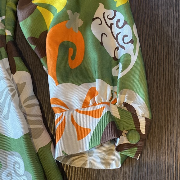 J Crew 100% silk dress. Size 12. Ruffle neck, side zip.Green floral, retro look. - Picture 13 of 16